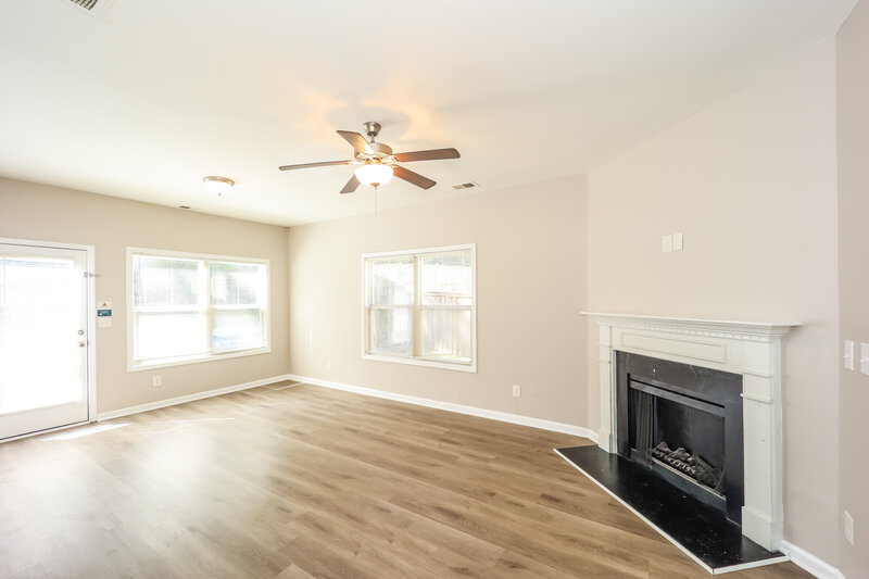 2,205/Mo, 6491 Splitpine Ct Atlanta, GA 30349 Living Room View