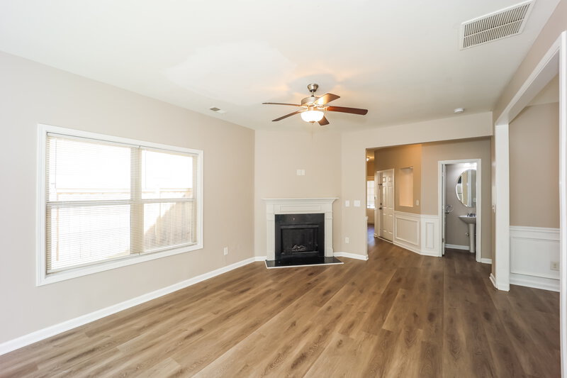 2,205/Mo, 6491 Splitpine Ct Atlanta, GA 30349 Living Room View 2
