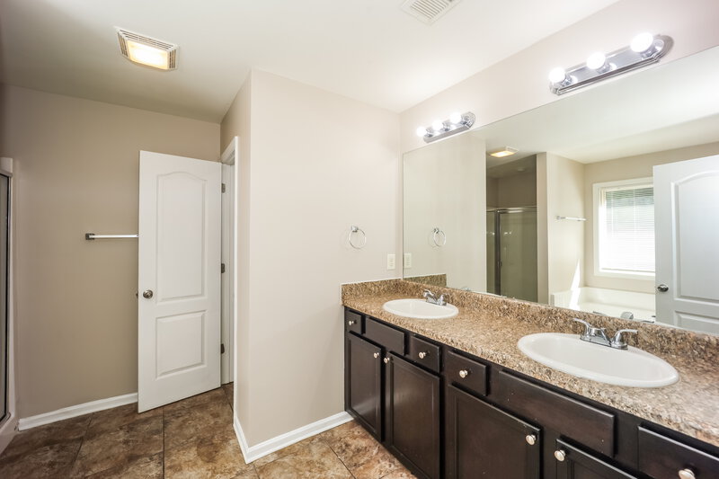2,205/Mo, 6491 Splitpine Ct Atlanta, GA 30349 Main Bathroom View