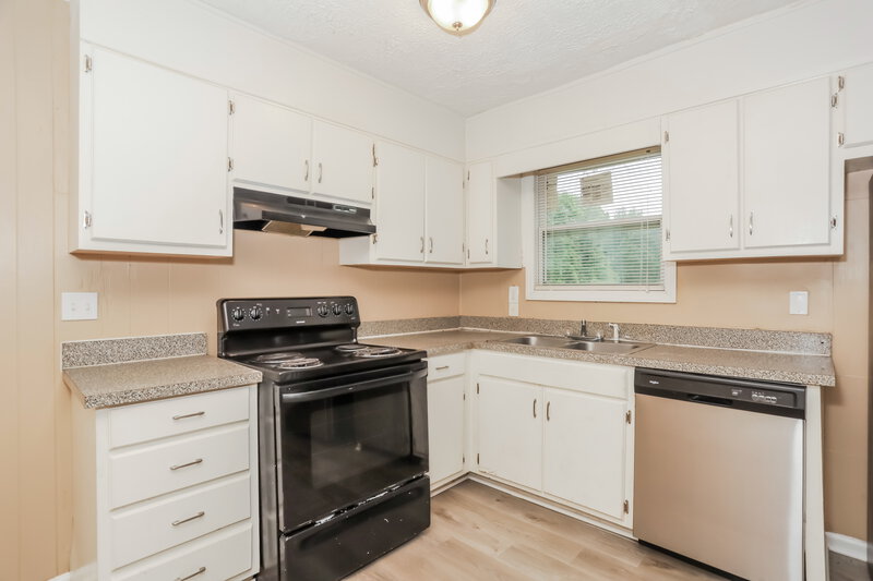0/Mo, 2159 Fairburn Rd SW Atlanta, GA 30331 Kitchen View 2