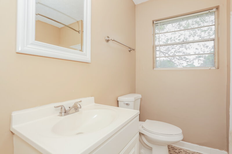 0/Mo, 2159 Fairburn Rd SW Atlanta, GA 30331 Main Bathroom View
