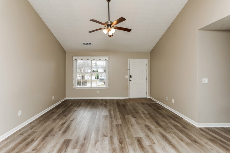 1,770/Mo, 40 Belmont Cv Covington, GA 30016 Foyer View