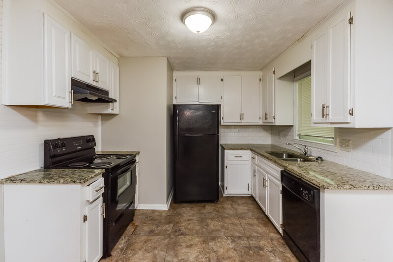 1,815/Mo, 1867 McCollum Rd SW Conyers, GA 30094 Kitchen View