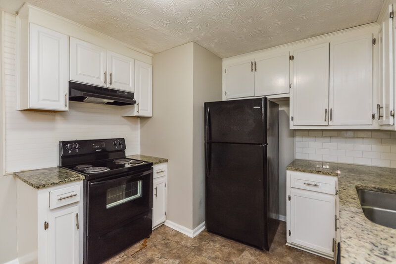 1,815/Mo, 1867 McCollum Rd SW Conyers, GA 30094 Kitchen View 2