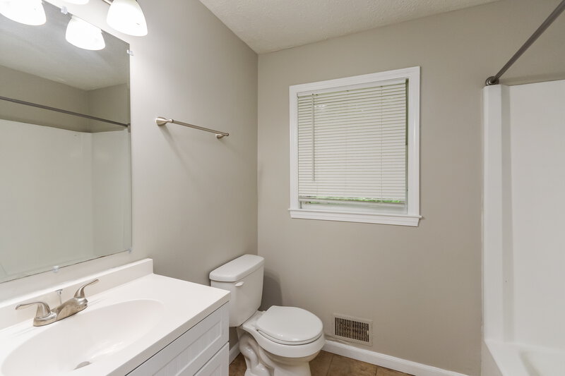 1,815/Mo, 1867 McCollum Rd SW Conyers, GA 30094 Bathroom View