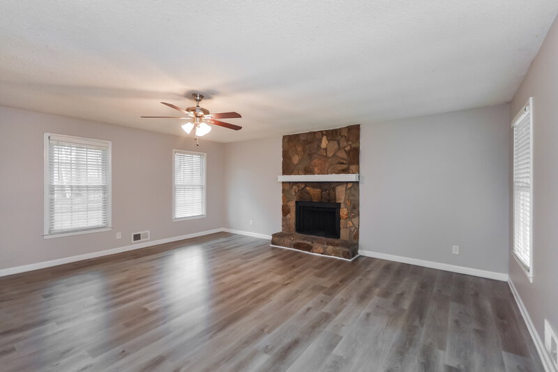 0/Mo, 2128 Summertown Dr NW Norcross, GA 30071 Living Room View