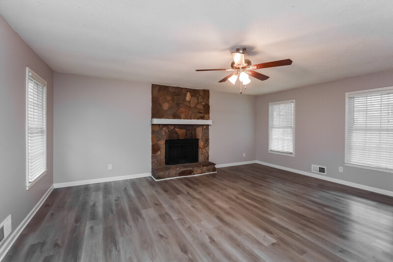 0/Mo, 2128 Summertown Dr NW Norcross, GA 30071 Living Room View 3