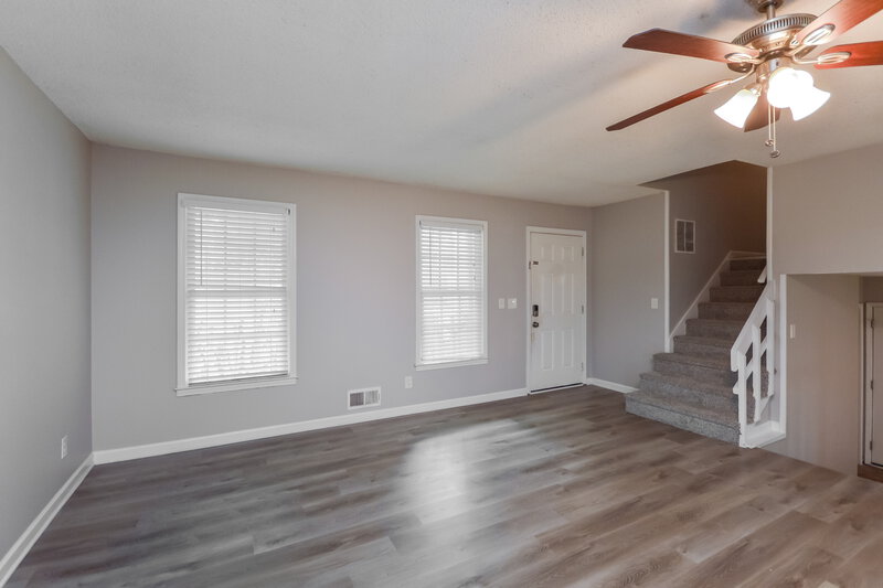 0/Mo, 2128 Summertown Dr NW Norcross, GA 30071 Living Room View 4