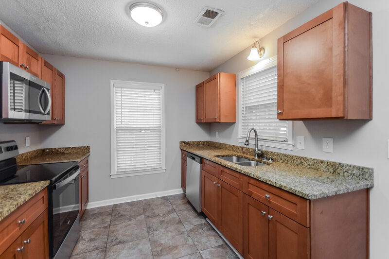 0/Mo, 2128 Summertown Dr NW Norcross, GA 30071 Kitchen View