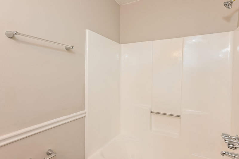 2,305/Mo, 2128 Summertown Dr NW Norcross, GA 30071 Main Bathroom View