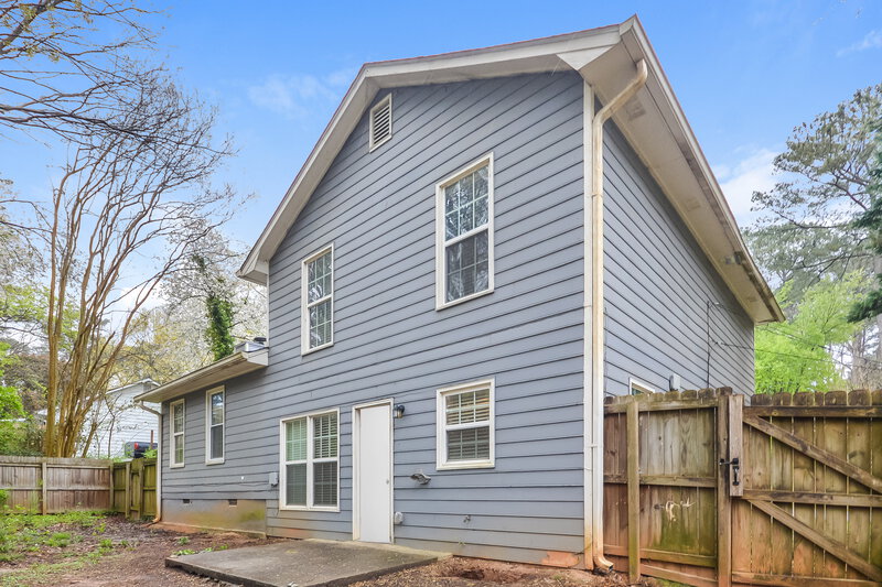 0/Mo, 2128 Summertown Dr NW Norcross, GA 30071 Rear View
