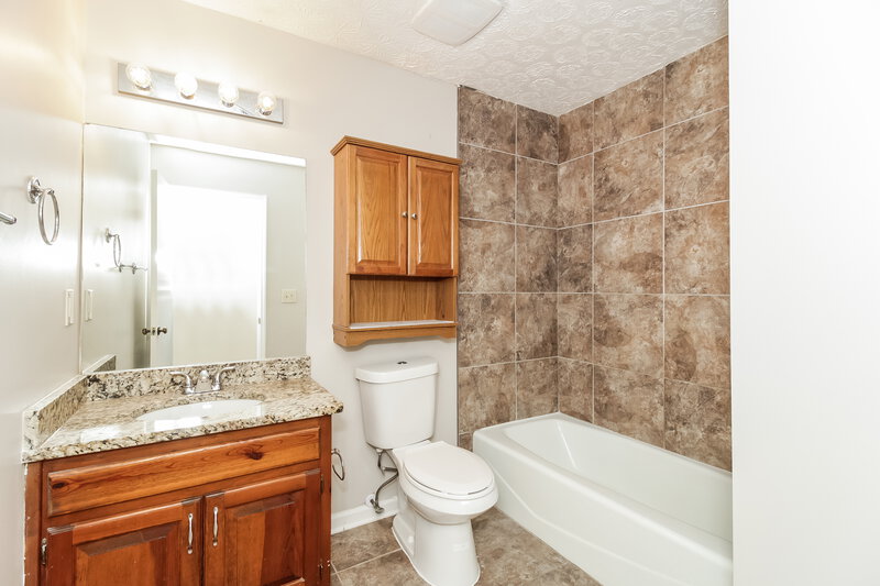 2,030/Mo, 4553 Kings Crossing Dr NE Kennesaw, GA 30144 Main Bathroom View