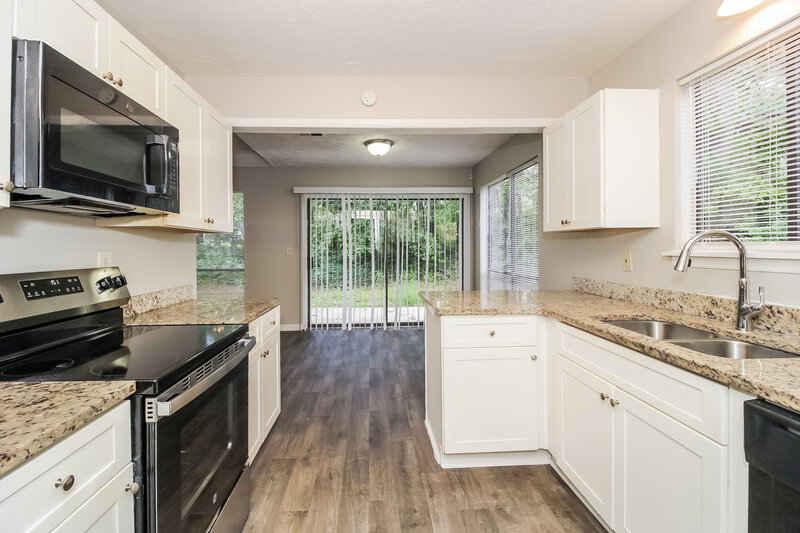 1,655/Mo, 8924 Wesley Pl Jonesboro, GA 30238 Kitchen View 2
