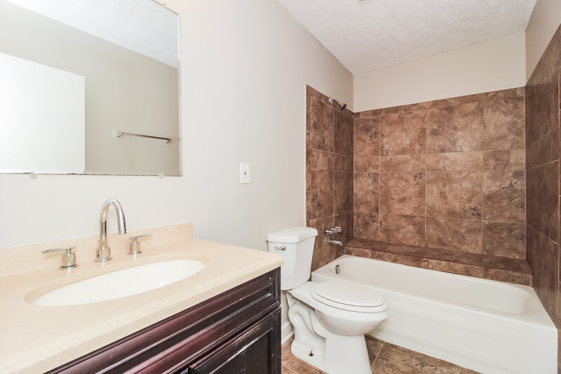 1,655/Mo, 8924 Wesley Pl Jonesboro, GA 30238 Main Bathroom View