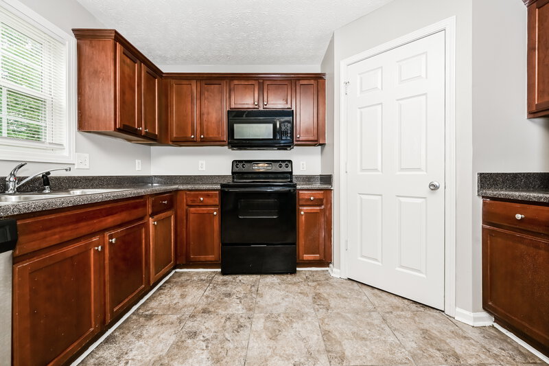 2,215/Mo, 3807 Riverside Pkwy Decatur, GA 30034 Kitchen View