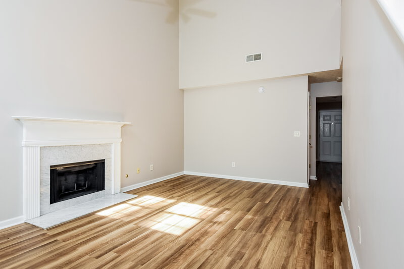 1,830/Mo, 9596 Lakeview Circle Union City, GA 30291 Living Room View