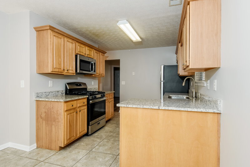 1,830/Mo, 9596 Lakeview Circle Union City, GA 30291 Kitchen View 2