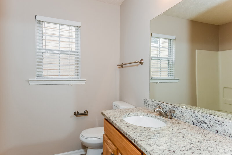 1,830/Mo, 9596 Lakeview Circle Union City, GA 30291 Bathroom View