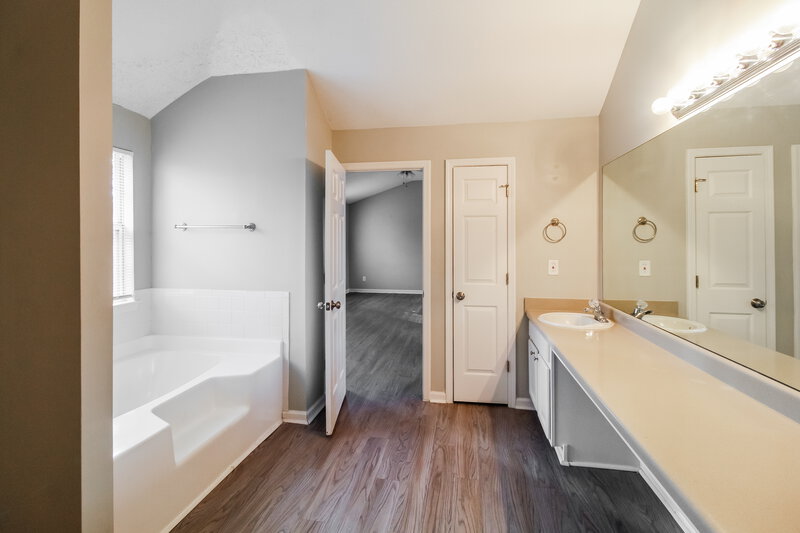2,665/Mo, 2149 Eagles Nest Cir Decatur, GA 30035 Main Bathroom View