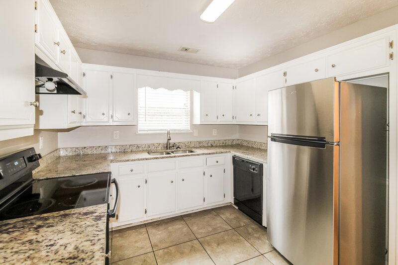2,840/Mo, 779 Pepperwood Trail Stone Mountain, GA 30087 Kitchen View