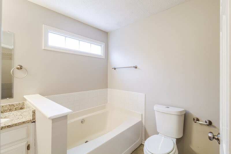 2,840/Mo, 779 Pepperwood Trail Stone Mountain, GA 30087 Main Bathroom View 2