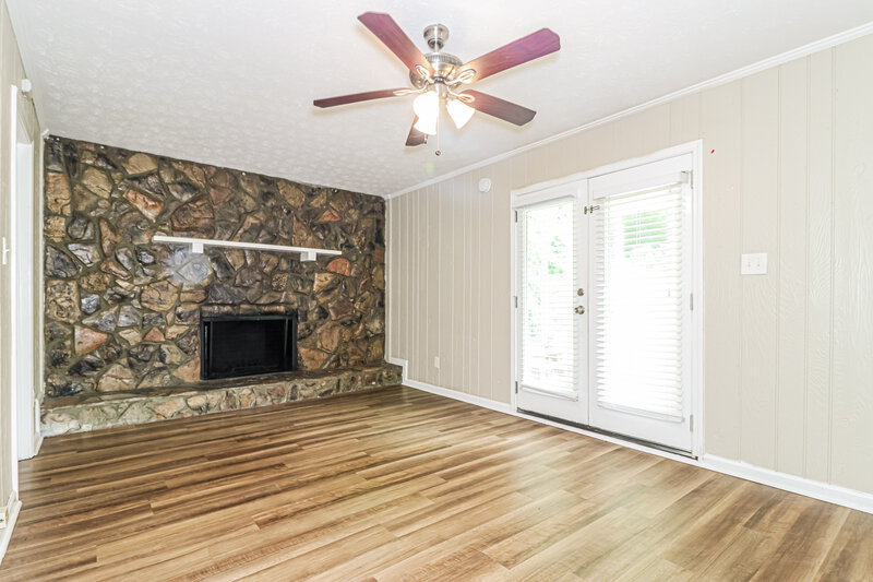 1,975/Mo, 1072 Martin Nash Rd SW Lilburn, GA 30047 Living Room View