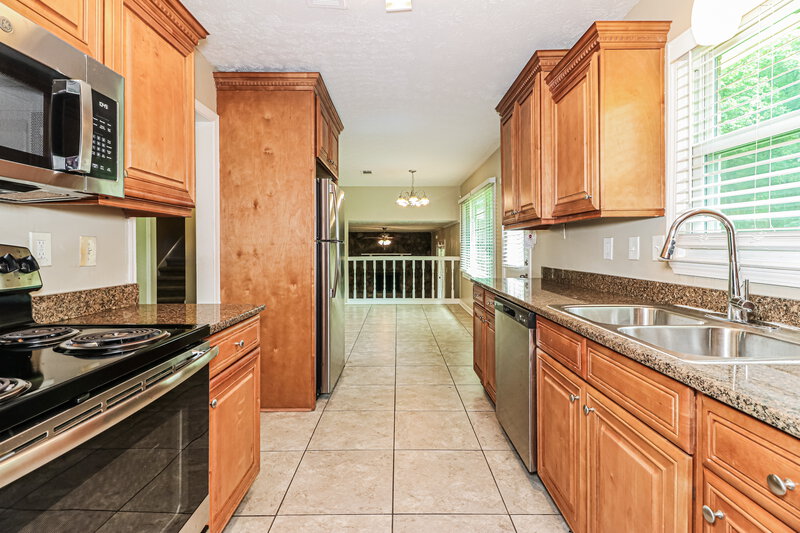 1,975/Mo, 1072 Martin Nash Rd SW Lilburn, GA 30047 Kitchen View