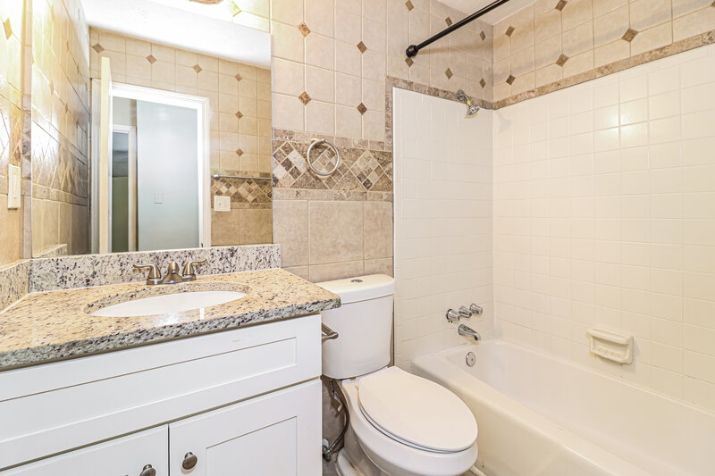 1,975/Mo, 1072 Martin Nash Rd SW Lilburn, GA 30047 Main Bathroom View