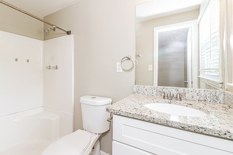 1,975/Mo, 1072 Martin Nash Rd SW Lilburn, GA 30047 Bathroom View