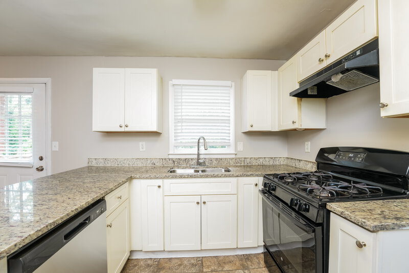 2,590/Mo, 1228 Weston Dr Decatur, GA 30032 Kitchen View