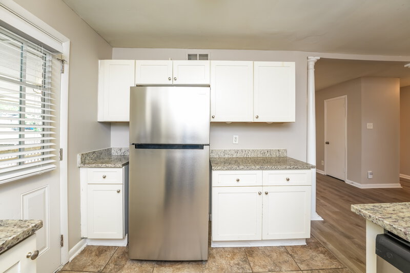 2,590/Mo, 1228 Weston Dr Decatur, GA 30032 Kitchen View 2