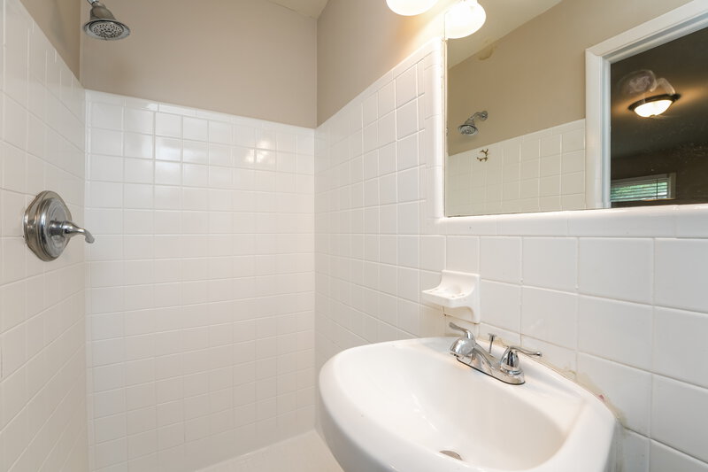 2,590/Mo, 1228 Weston Dr Decatur, GA 30032 Bathroom View
