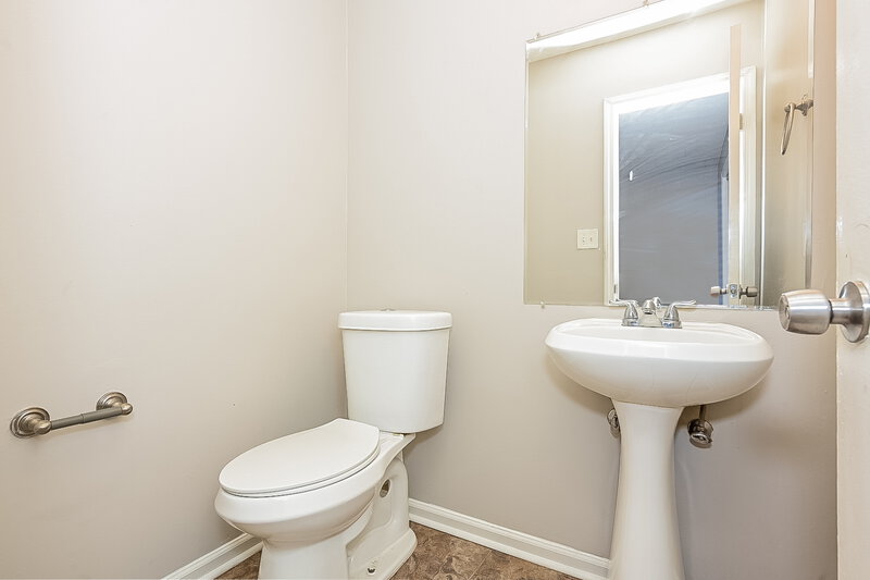 2,070/Mo, 164 Meadowlark Ln Jonesboro, GA 30236 Main Bathroom View