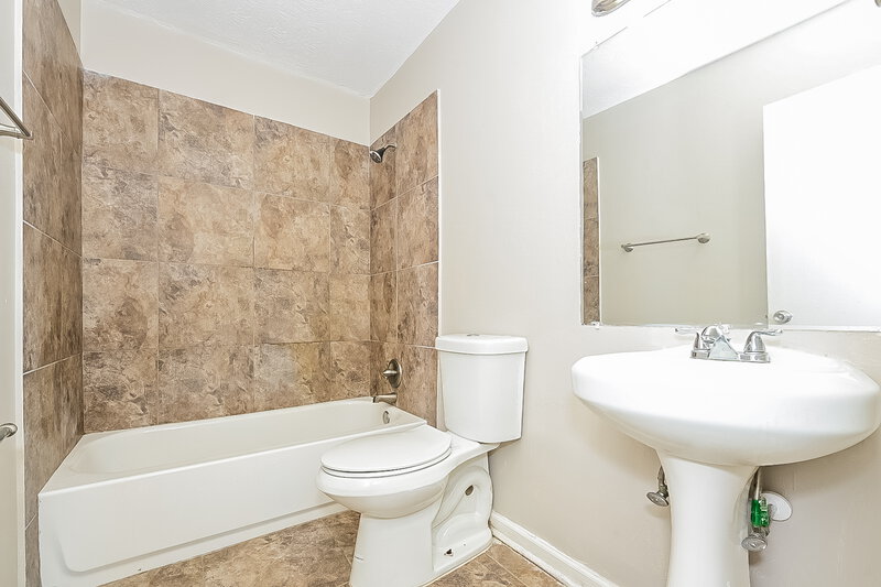 2,070/Mo, 164 Meadowlark Ln Jonesboro, GA 30236 Bathroom View