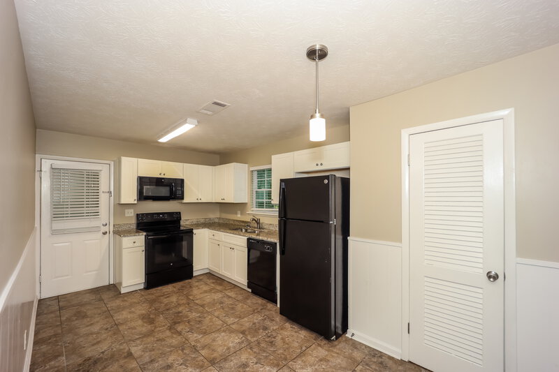 1,475/Mo, 6133 Fieldcrest Dr Morrow, GA 30260 Dining Room View 2