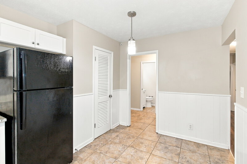 1,555/Mo, 6133 Fieldcrest Dr Morrow, GA 30260 Kitchen View 2