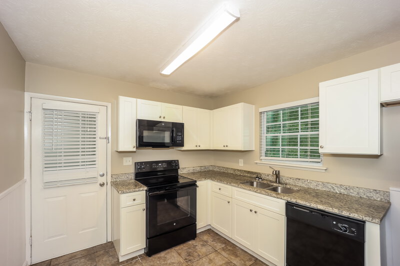 1,475/Mo, 6133 Fieldcrest Dr Morrow, GA 30260 Kitchen View