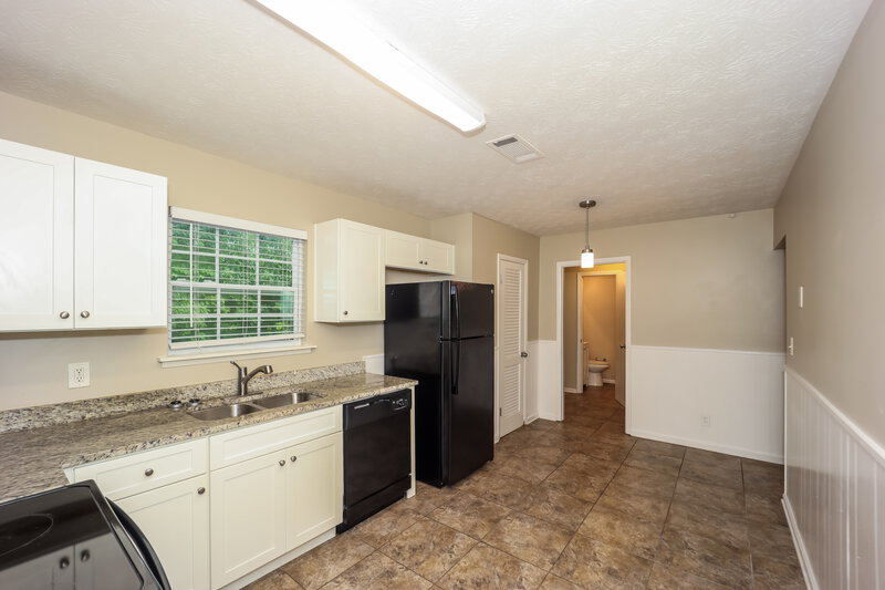 1,475/Mo, 6133 Fieldcrest Dr Morrow, GA 30260 Kitchen View 2
