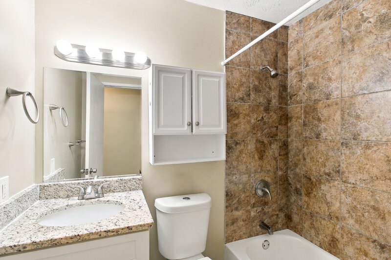 1,555/Mo, 6133 Fieldcrest Dr Morrow, GA 30260 Primary Bathroom View