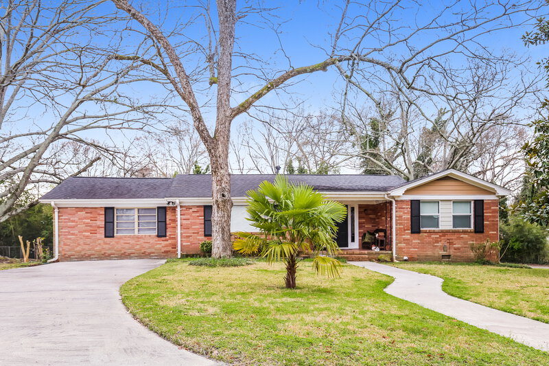 1,885/Mo, 223 E 5th Ave Winder, GA 30680 External View