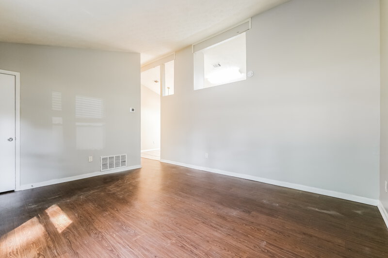 1,840/Mo, 660 Utoy Cir SW Atlanta, GA 30331 Living Room View 2