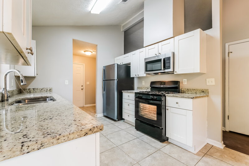1,840/Mo, 660 Utoy Cir SW Atlanta, GA 30331 Kitchen View 2