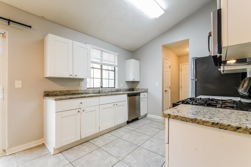 1,840/Mo, 660 Utoy Cir SW Atlanta, GA 30331 Kitchen View 3