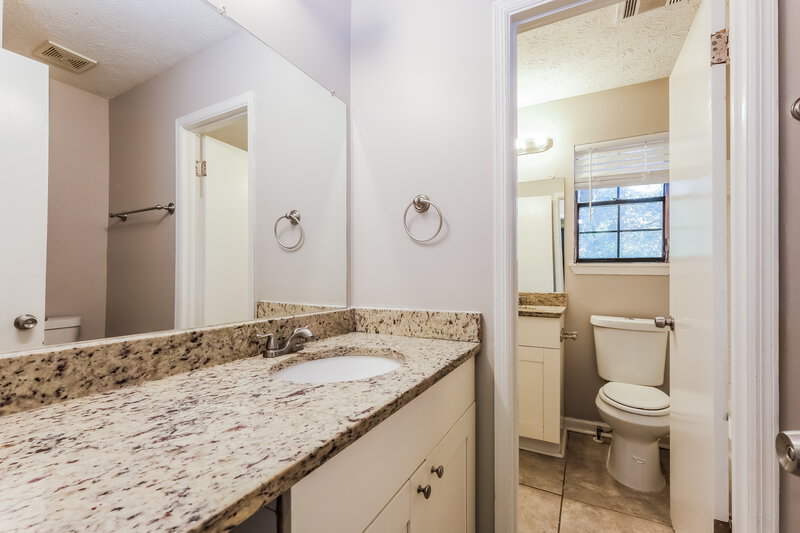 1,840/Mo, 660 Utoy Cir SW Atlanta, GA 30331 Bathroom View