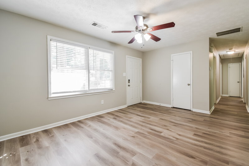 1,560/Mo, 1009 Forest Valley Dr SE Atlanta, GA 30354 Living Room View 2