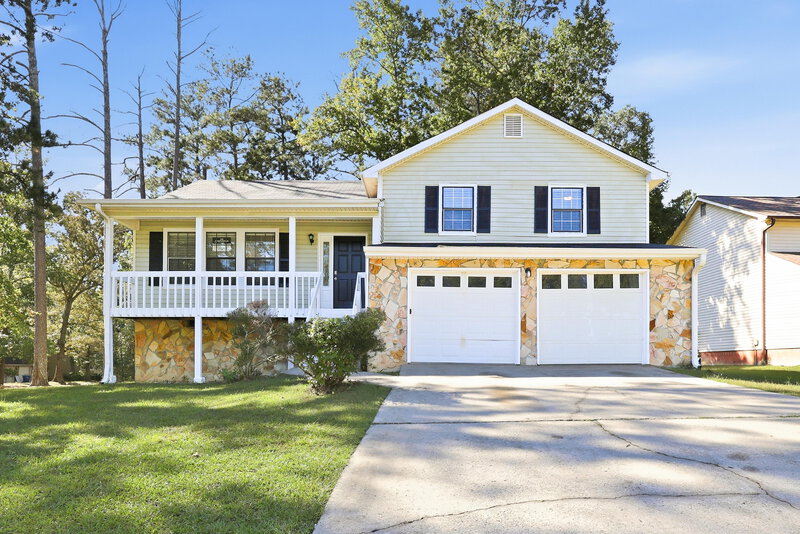 0/Mo, 900 Turtle Bend Ln College Park, GA 30349 External View