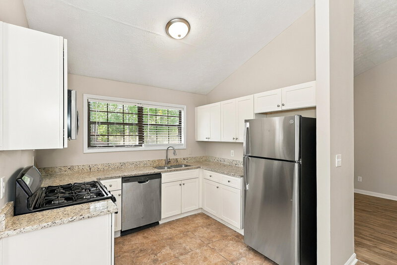 0/Mo, 900 Turtle Bend Ln College Park, GA 30349 Kitchen View