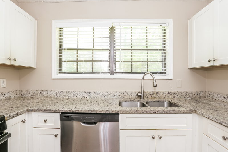 1,985/Mo, 900 Turtle Bend Ln College Park, GA 30349 Kitchen View 3