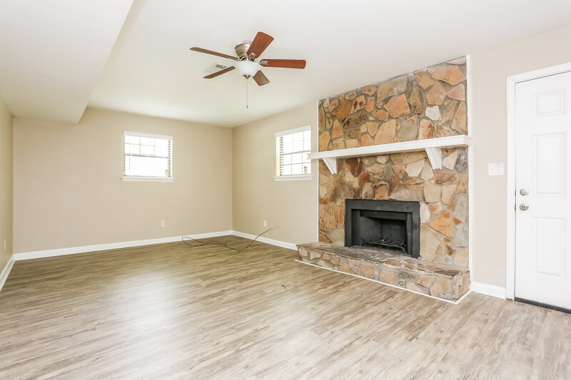 1,985/Mo, 900 Turtle Bend Ln College Park, GA 30349 Family Room View
