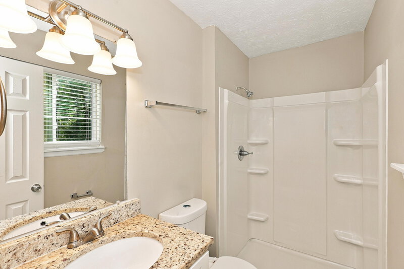 0/Mo, 900 Turtle Bend Ln College Park, GA 30349 Primary Bathroom View